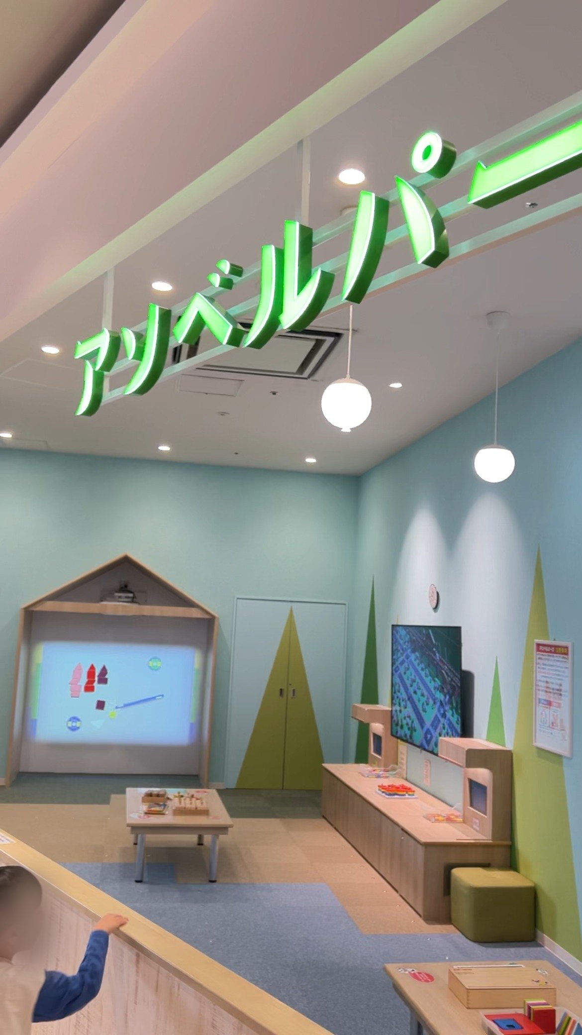 セブンパーク天美「アソベルパーク」は30分110円！描いたぬりえが画面で動く未就学児向けキッズスペース
