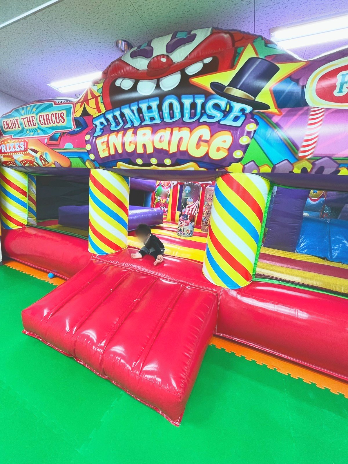 「FUN HOUSE」の入口