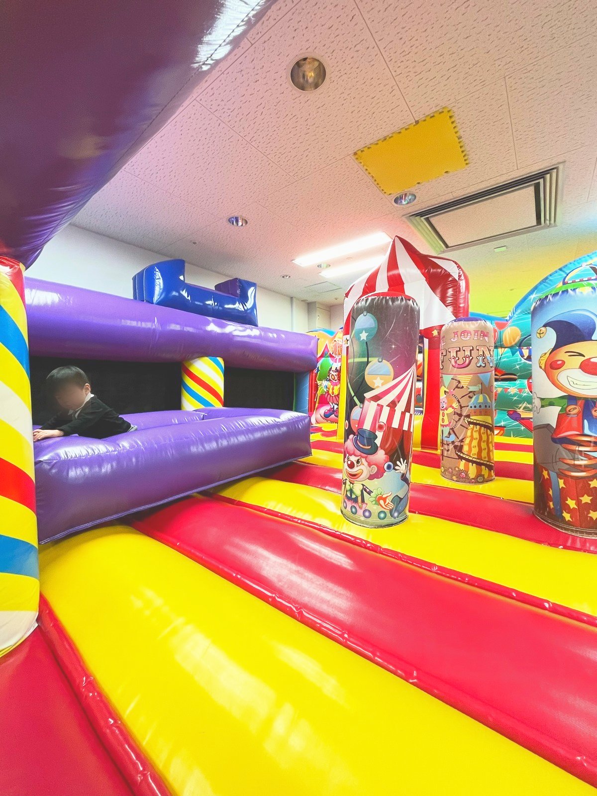 FUN HOUSEの中