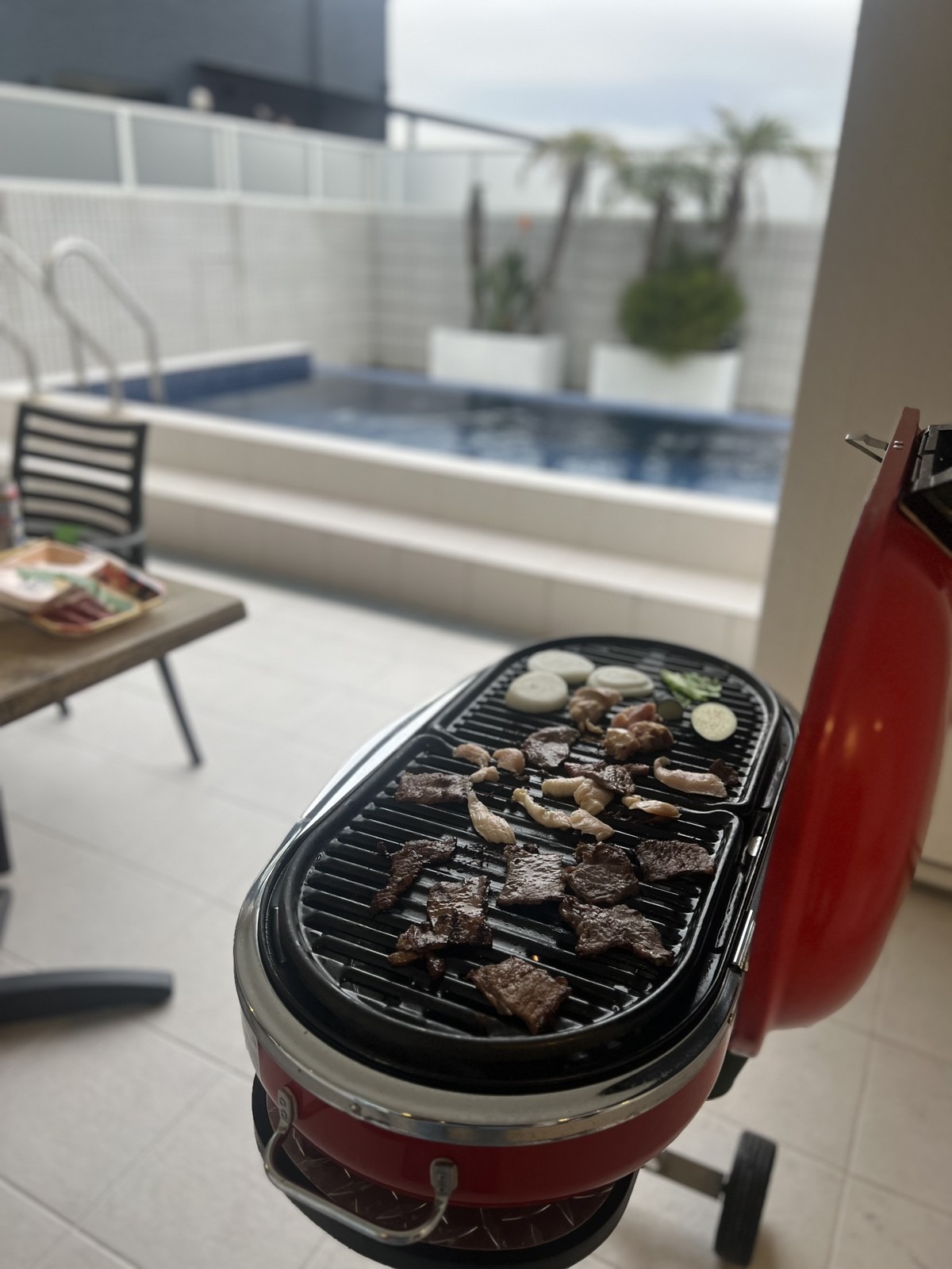 BBQコンロで焼いているところ