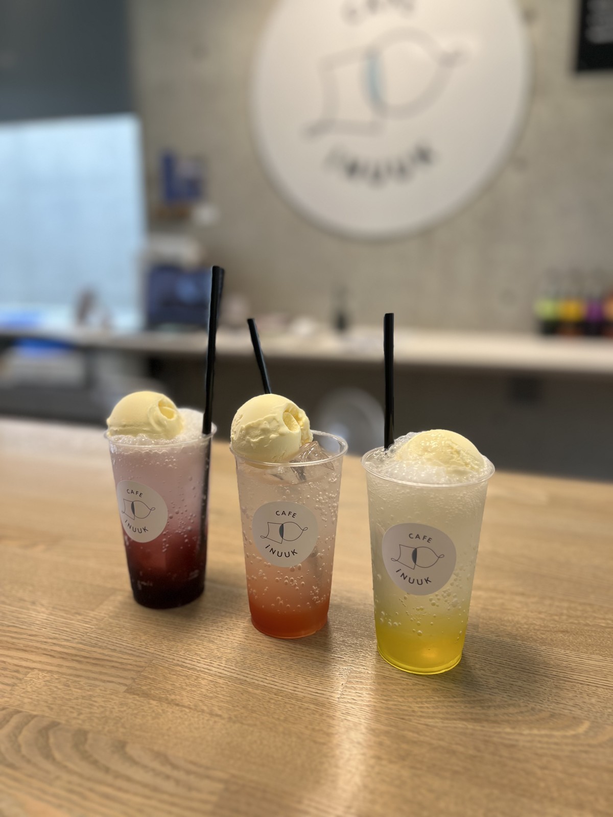 色の違う3つのドリンク