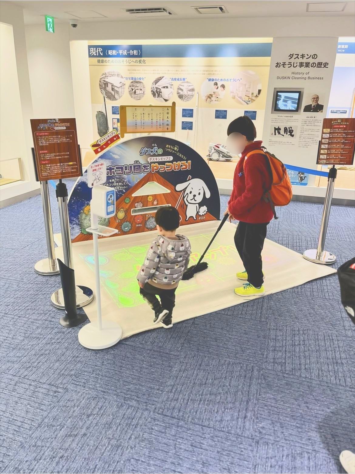 モップでホコリ団をやっつけるゲーム
