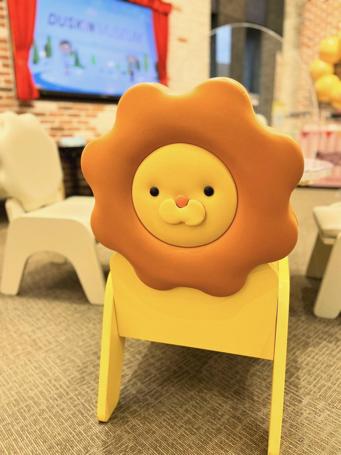 ライオンの形をした子ども用の椅子
