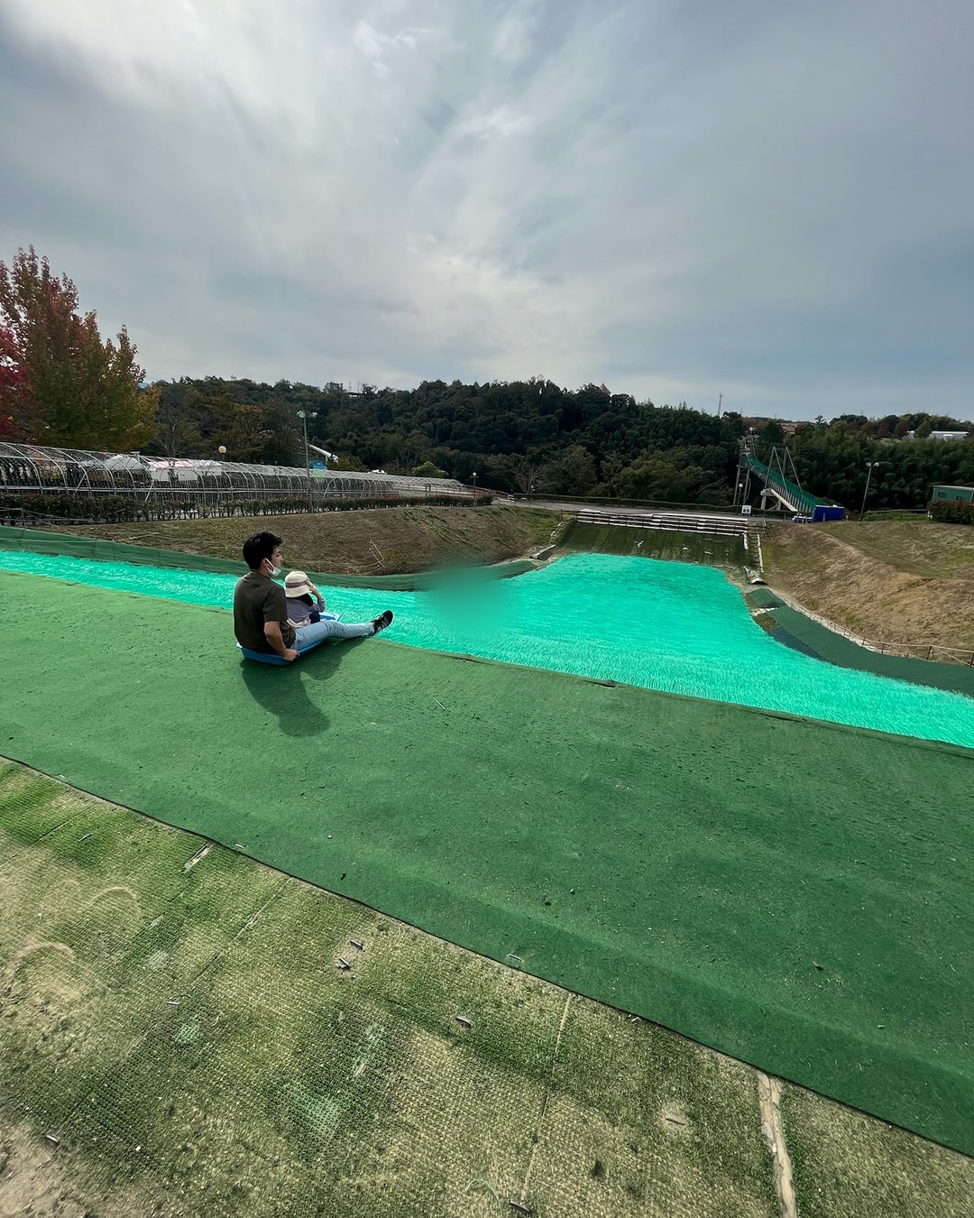 芝すべりを滑るところ