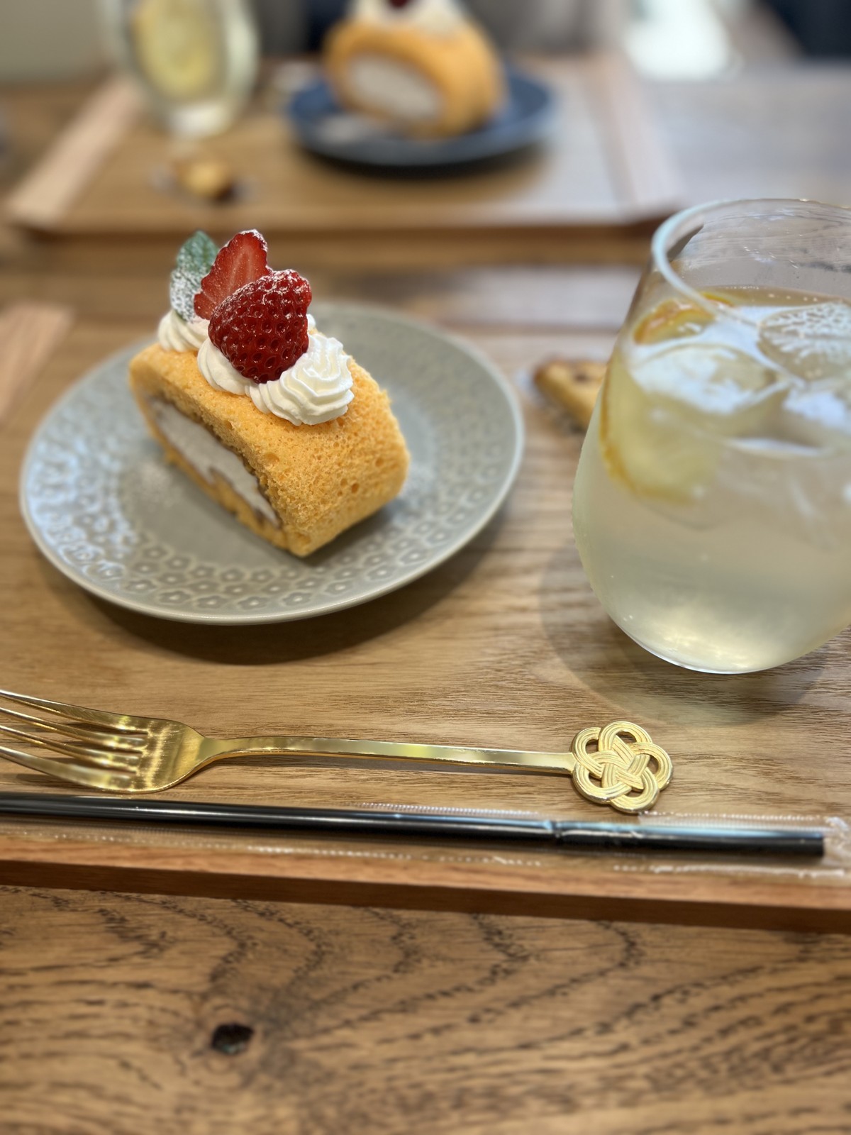 ロールケーキとレモネード