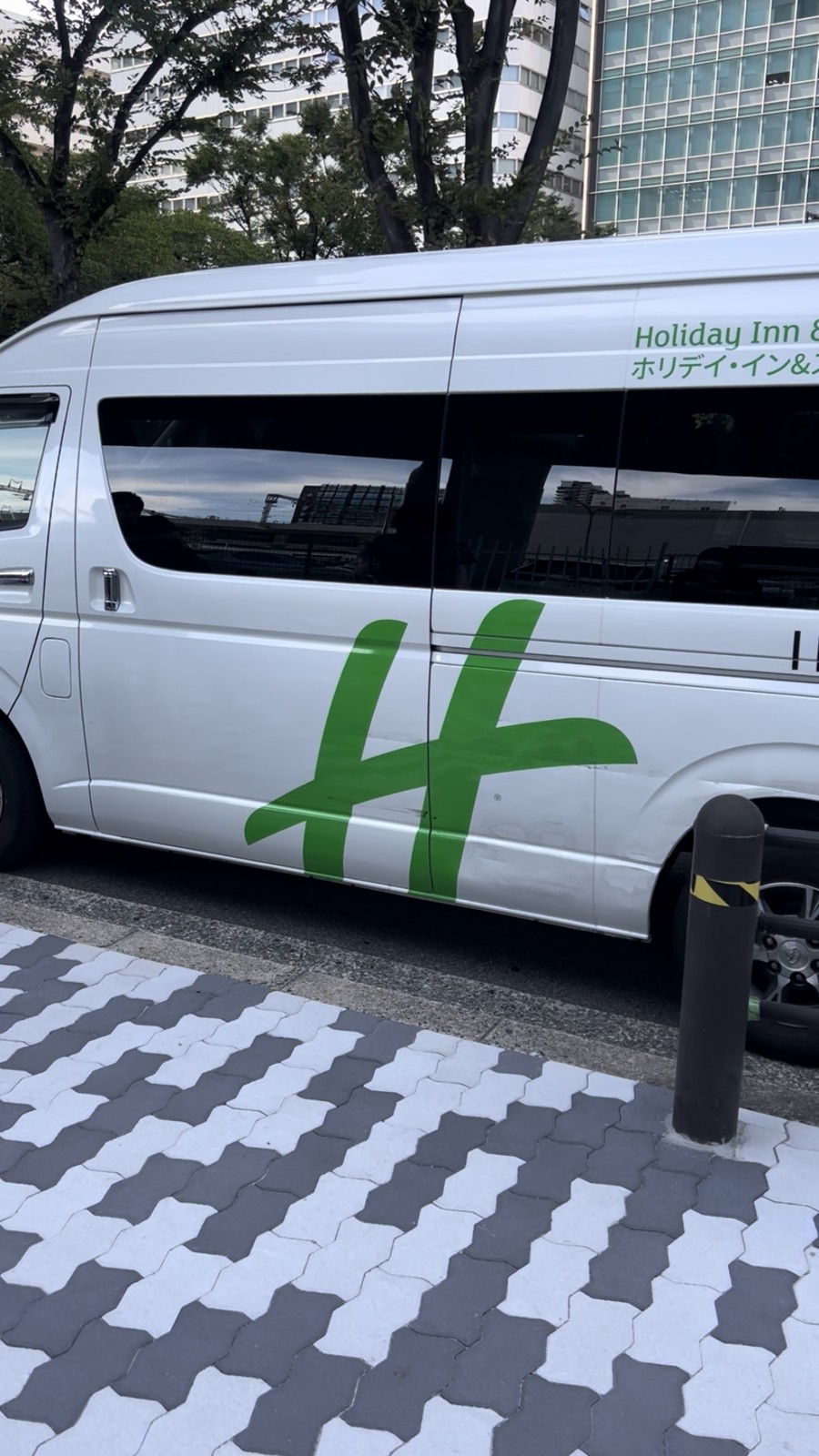 ホテルの無料シャトルバスの車内