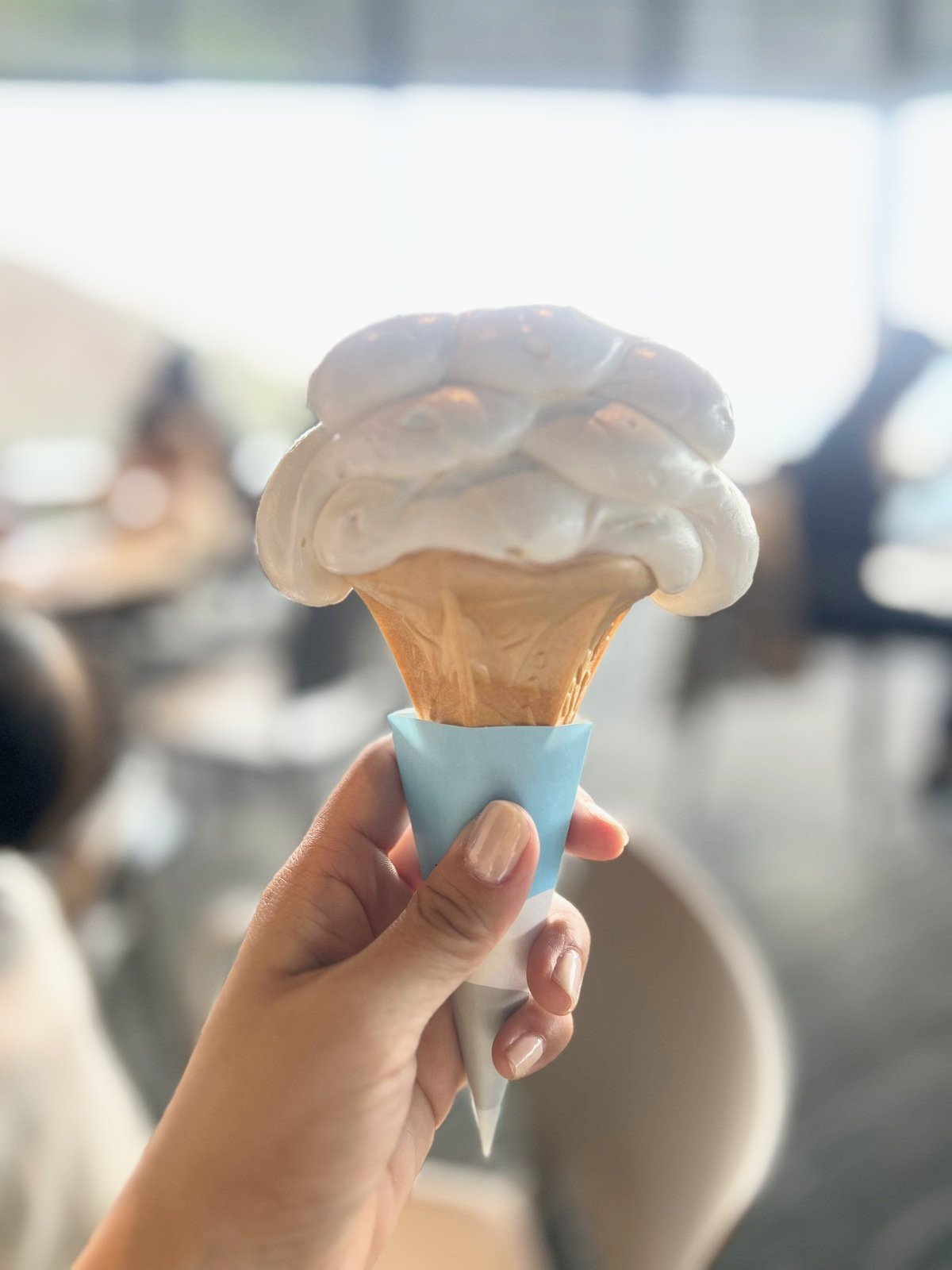 雲の形をしたソフトクリーム