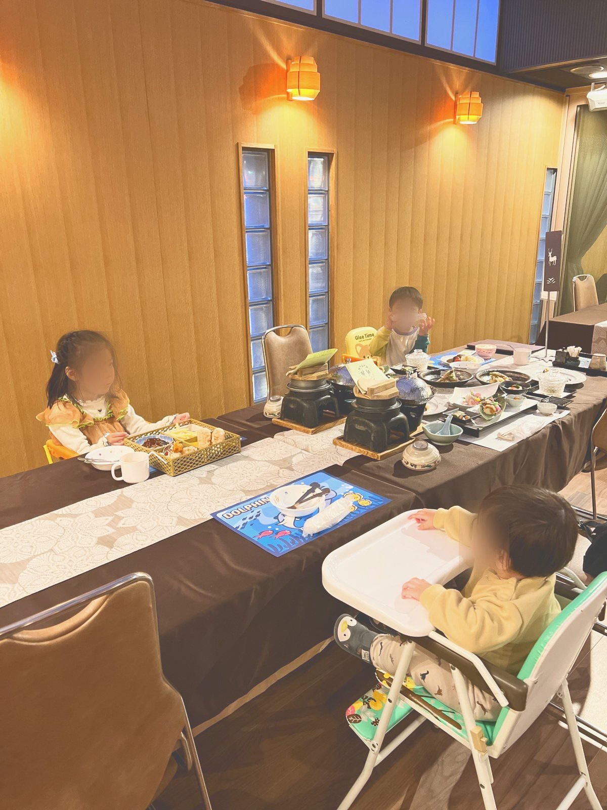 子ども用の席と食事