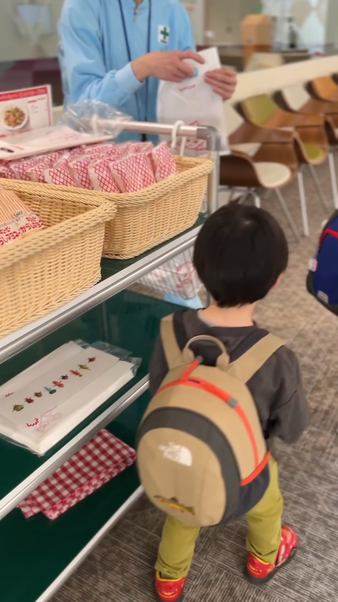 キユーピーグッズが並ぶショップ