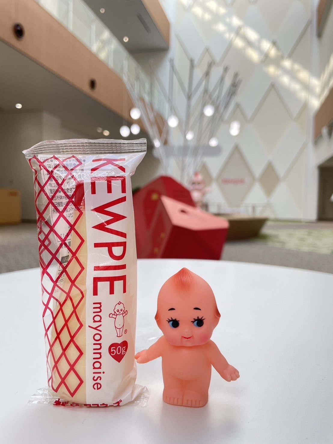 お土産のミニマヨネーズとキユーピー人形