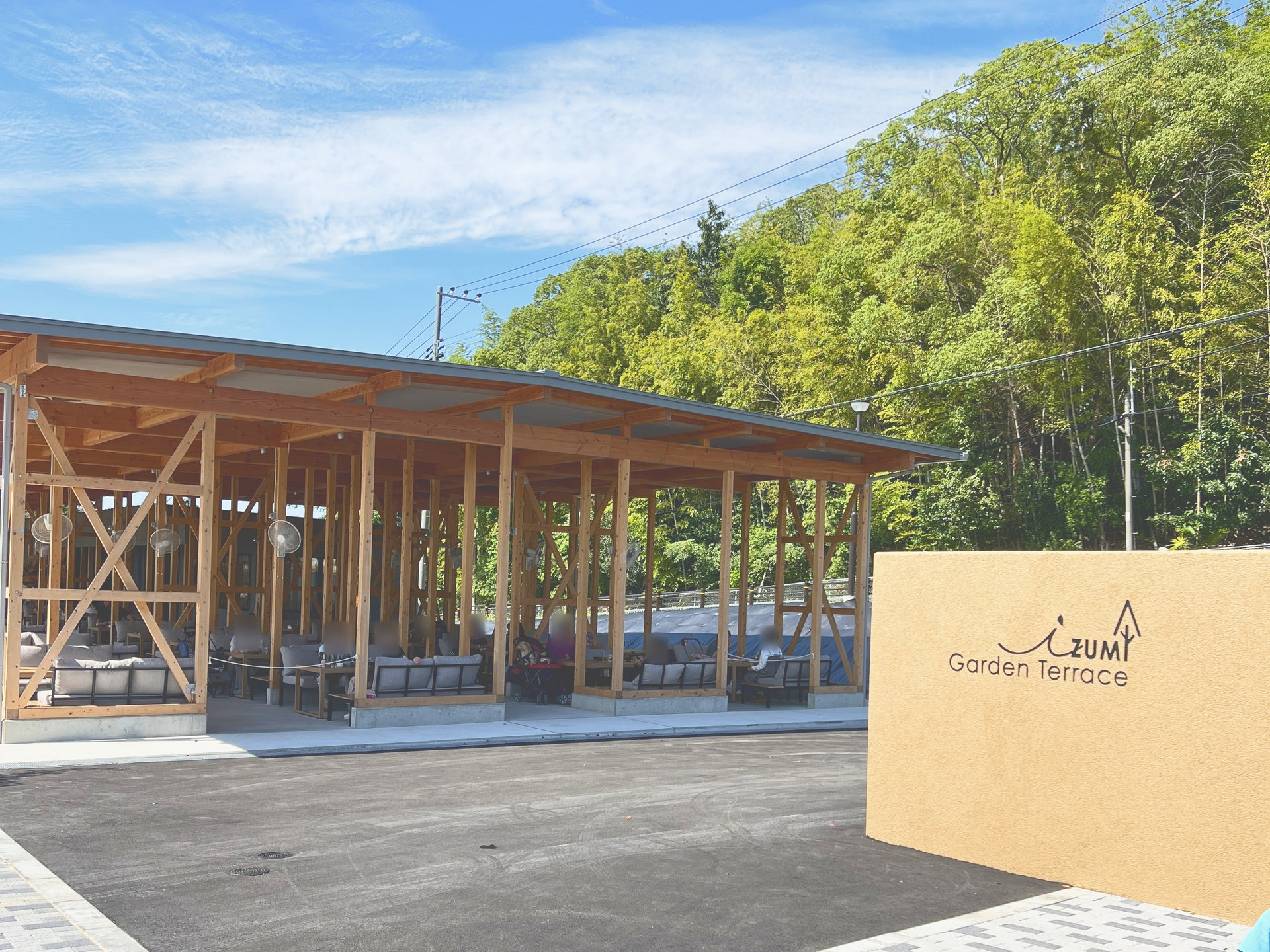 イズミガーデンテラスは子連れで行ける?黒鳥山公園で遊んでピザランチ、手ぶらBBQの体験も