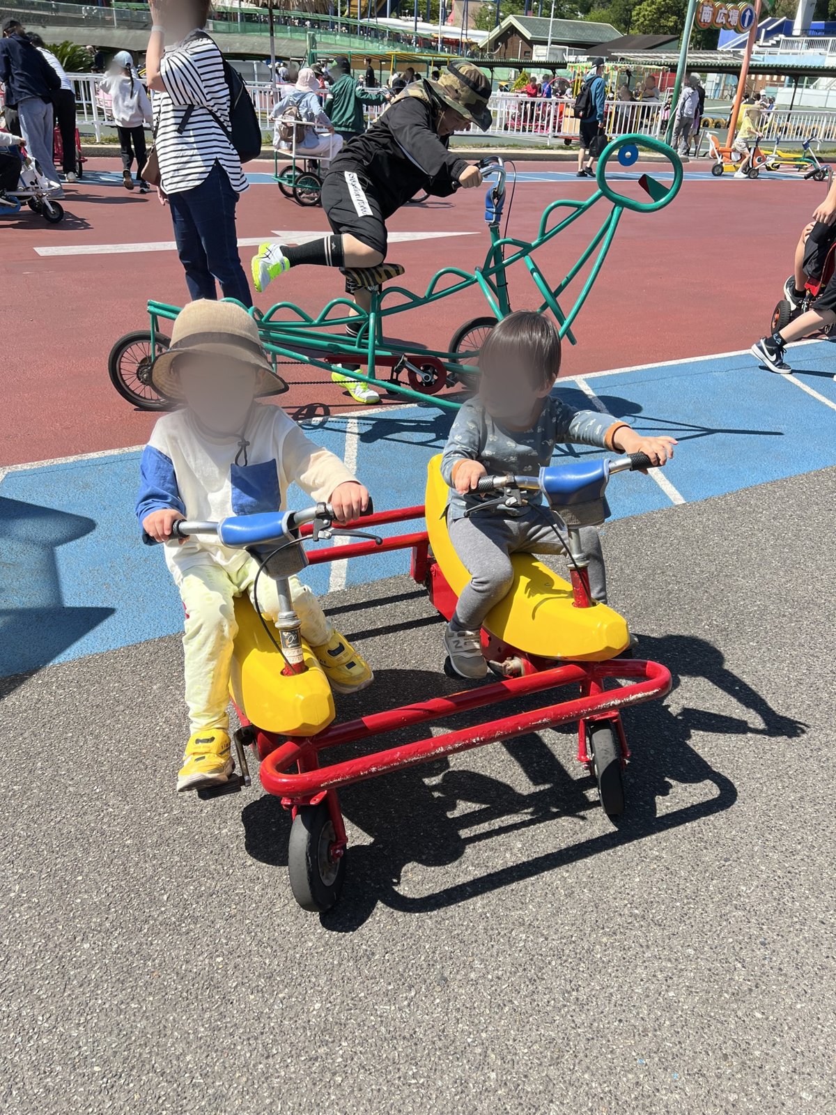 バナナの形の2人乗り自転車