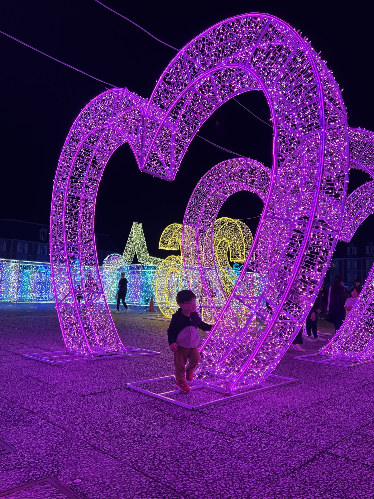 紫のハートのアーチ