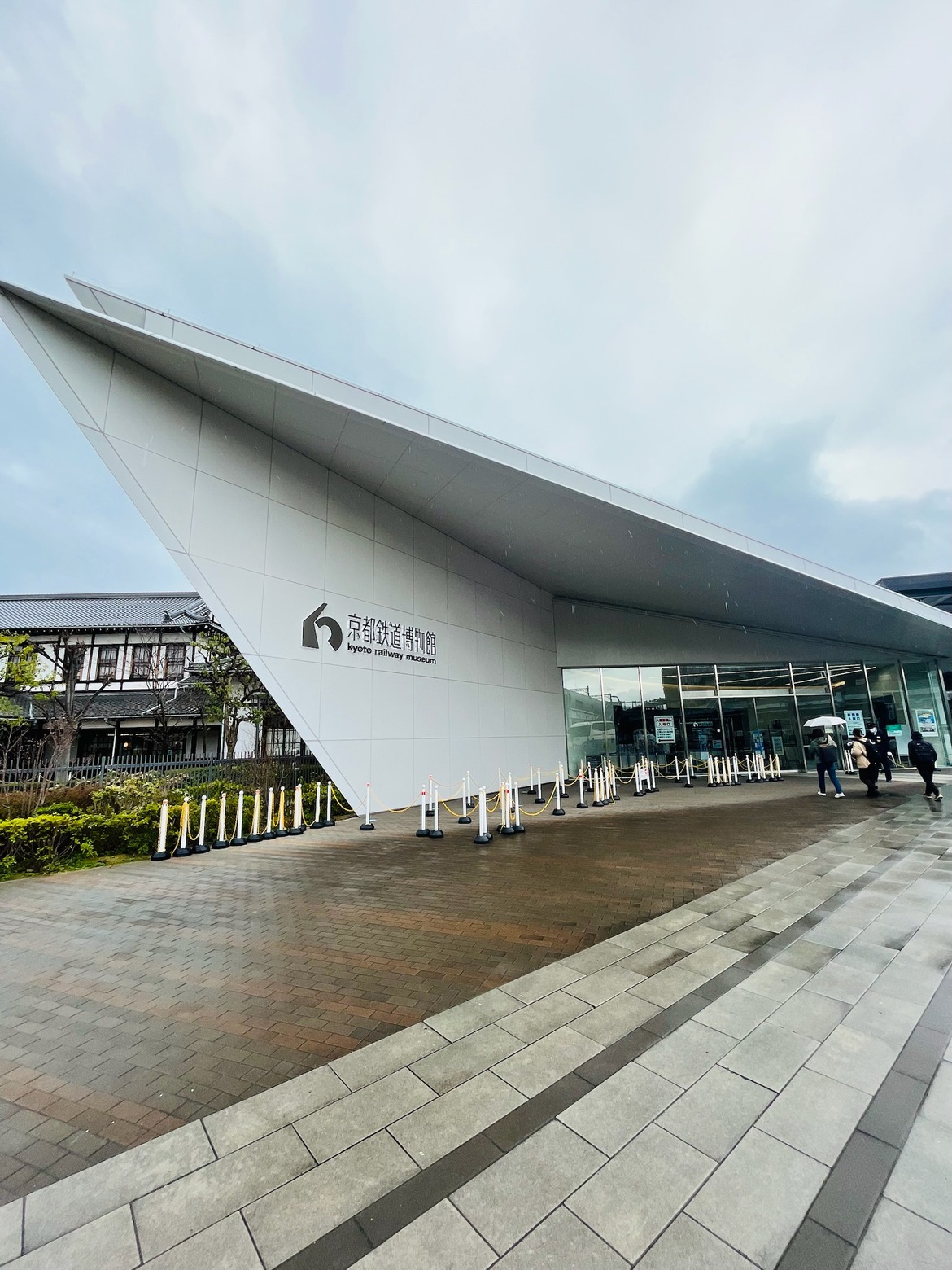 京都鉄道博物館は小さい子連れでも大丈夫?料金・ベビーカー・駐車場を実際に行って確認してきた