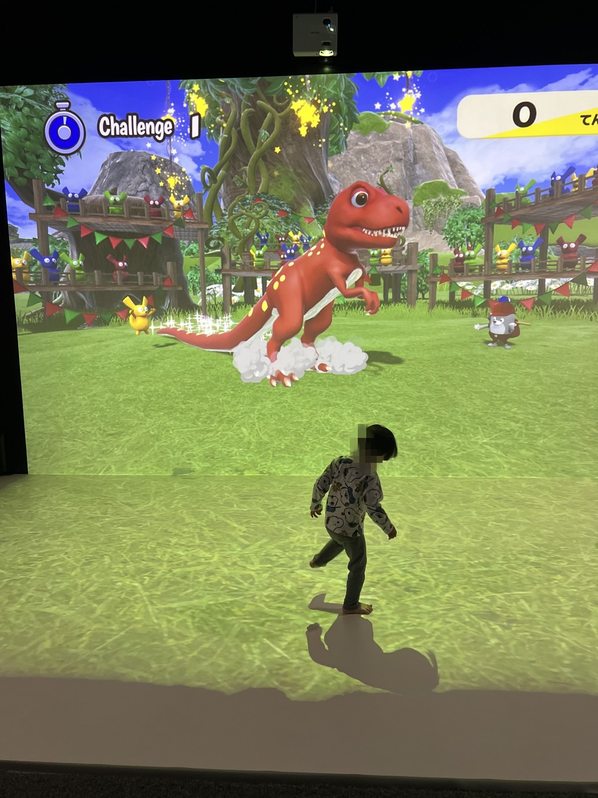 ダイナソージャンプで遊ぶ子ども