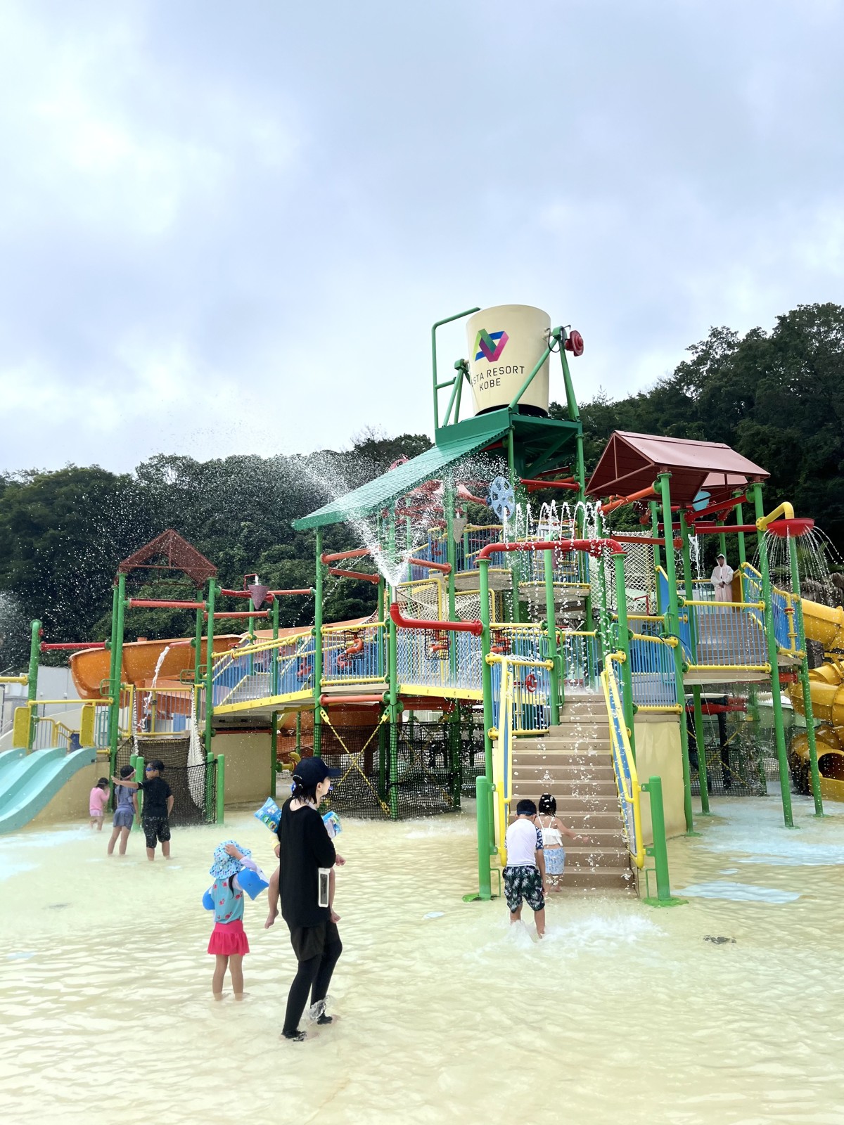ネスタリゾート神戸は子連れで1日遊べる？プールとアクティビティを2歳4歳と体験