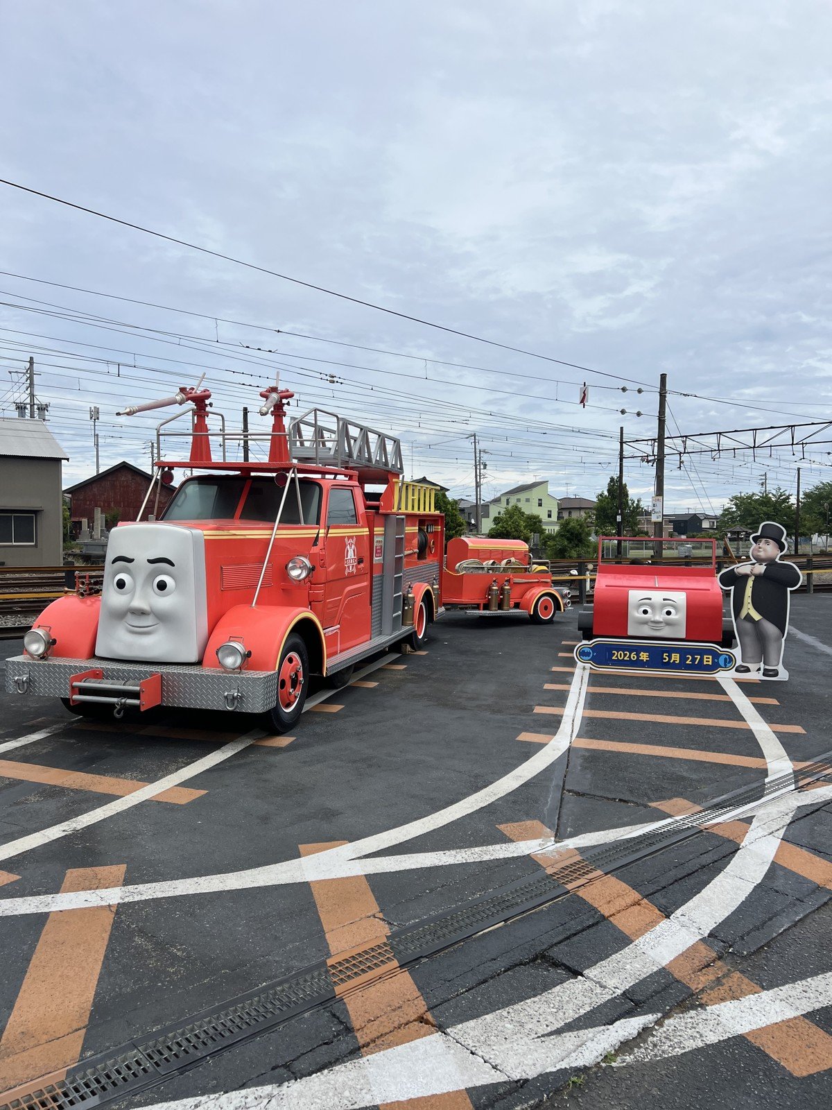 消防車のキャラクターと、2026年5月27日の日付入りフォトスポット