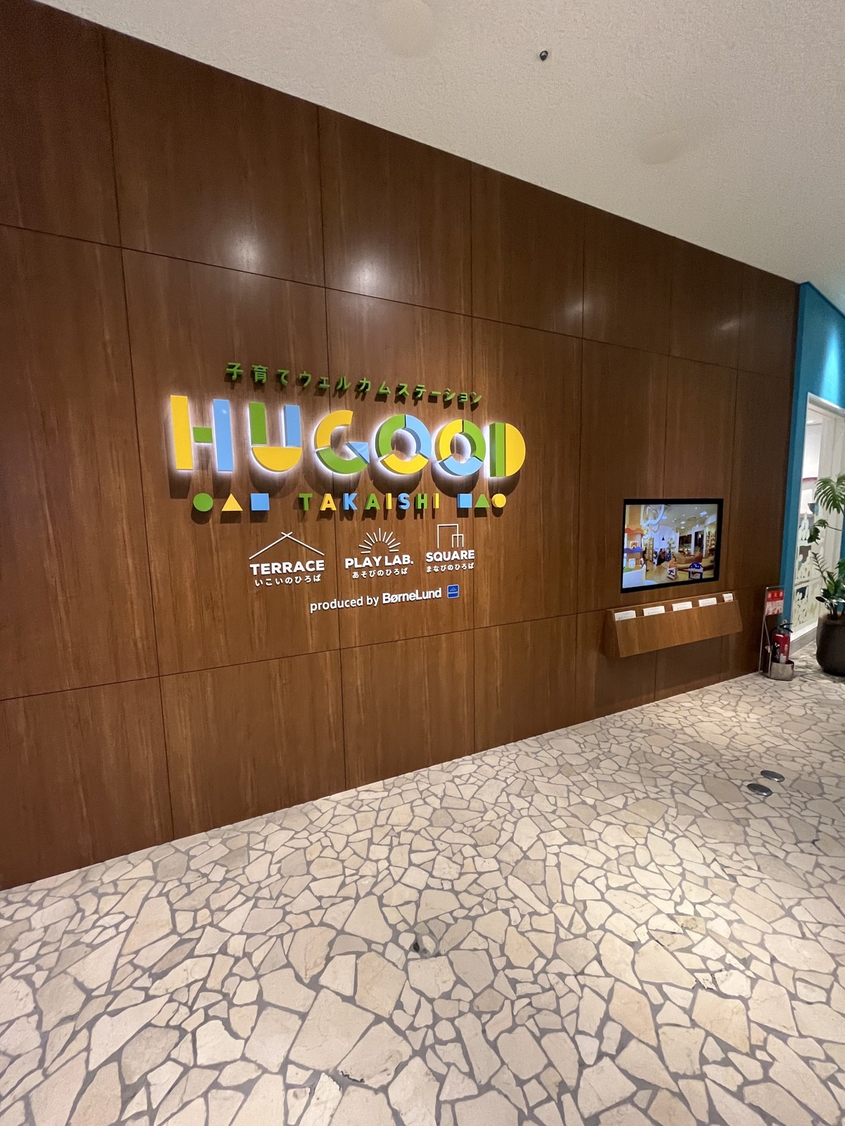 HUGOOD TAKAISHIの館内サイン