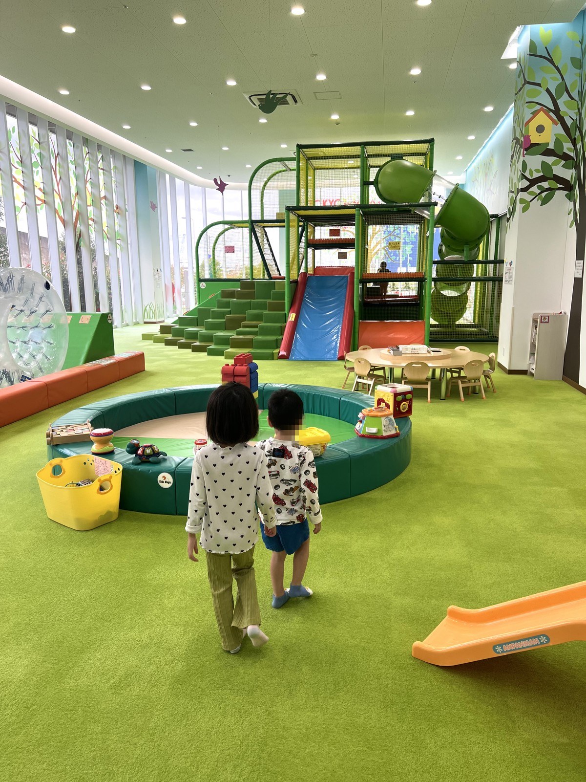 東京インテリア家具 大阪本店のキッズランドは子連れに便利？家具を見ているあいだ500円で遊べる