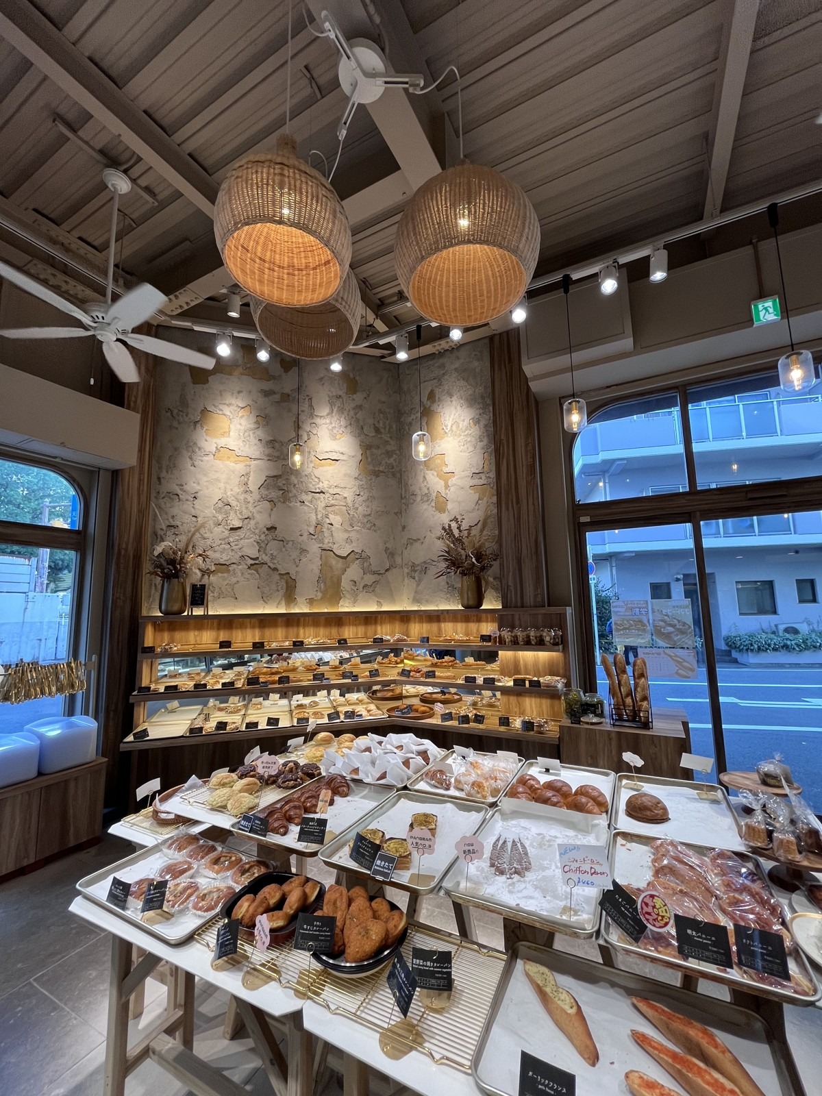 店内に並ぶパン