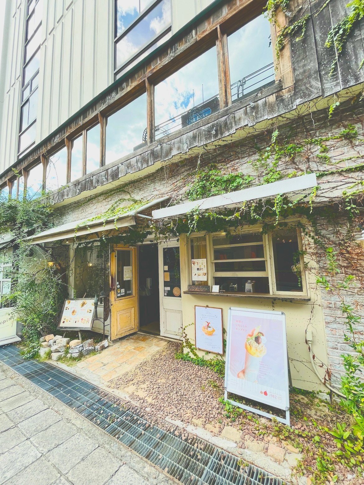 ポパンクールカフェ箕面本店は子連れで行ける？2階の滑り台の横の席を予約して行ってきた