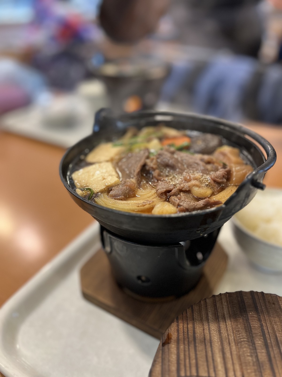 土鍋で出てくる牛すき鍋膳