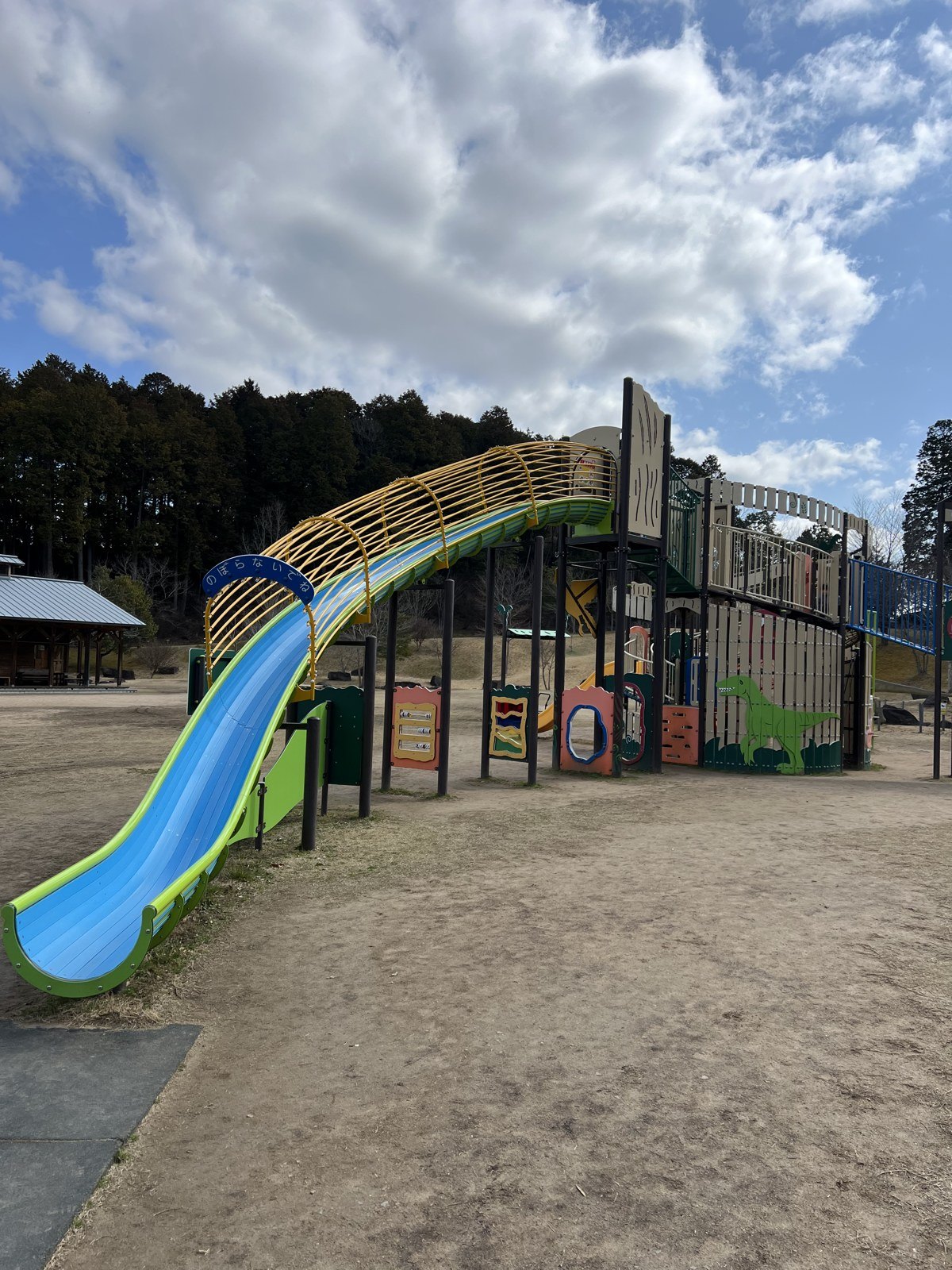 丹波並木道中央公園の恐竜遊具は無料で遊べる？動く恐竜は土日祝だけ、駐車場からは結構歩きます(兵庫・丹波篠山)